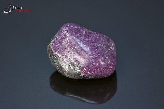 Minéral poli de stichtite violette du Canada
