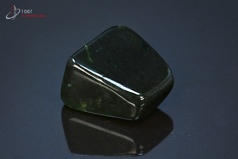 Minéral poli de jade néphrite verte du Pakistan