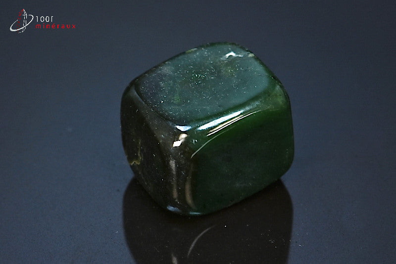 Minéral poli de jade néphrite verte du Pakistan