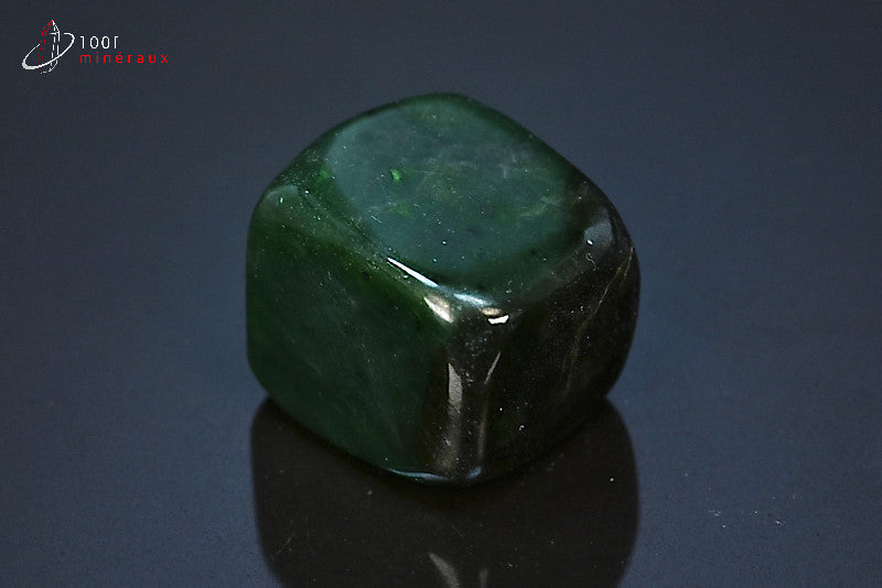 Minéral poli de jade néphrite verte du Pakistan