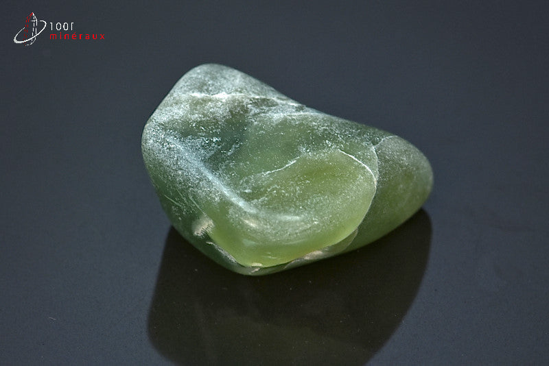 Minéral poli de jadéite verte de Birmanie