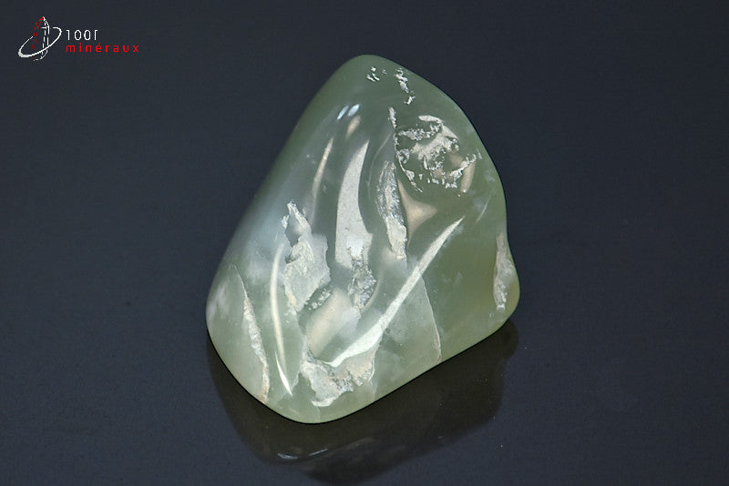 Minéral poli de jadéite verte de Birmanie
