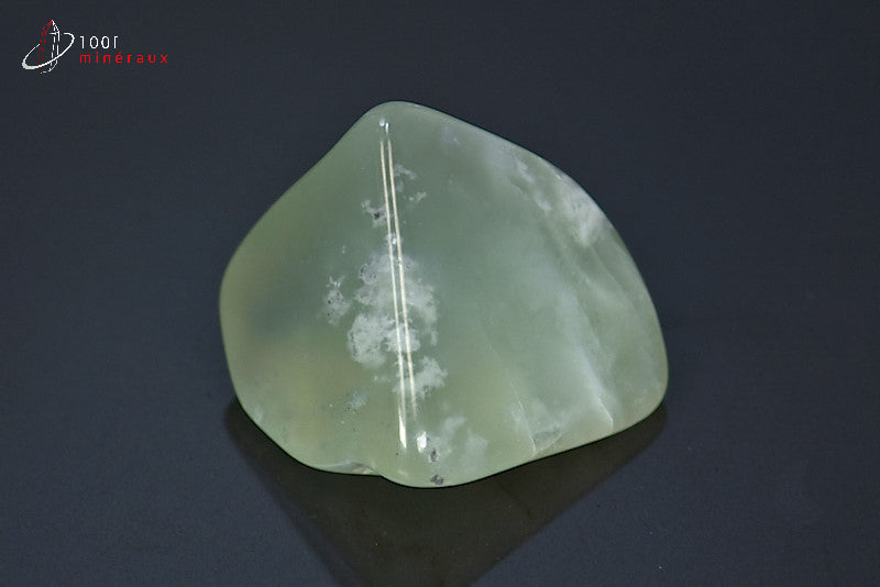 Minéral poli de jadéite verte de Birmanie