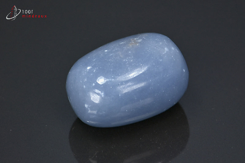 Minéral poli d'angélite bleue du Pérou