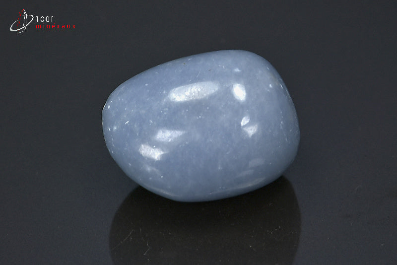Minéral poli d'angélite bleue du Pérou