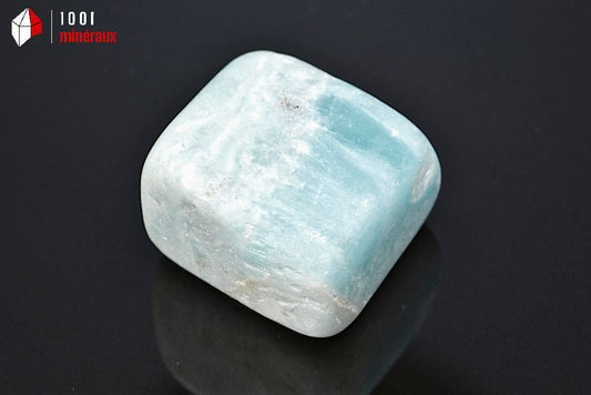 Minéral poli d'aragonite bleue ou calcite des Caraïbes de Madagascar