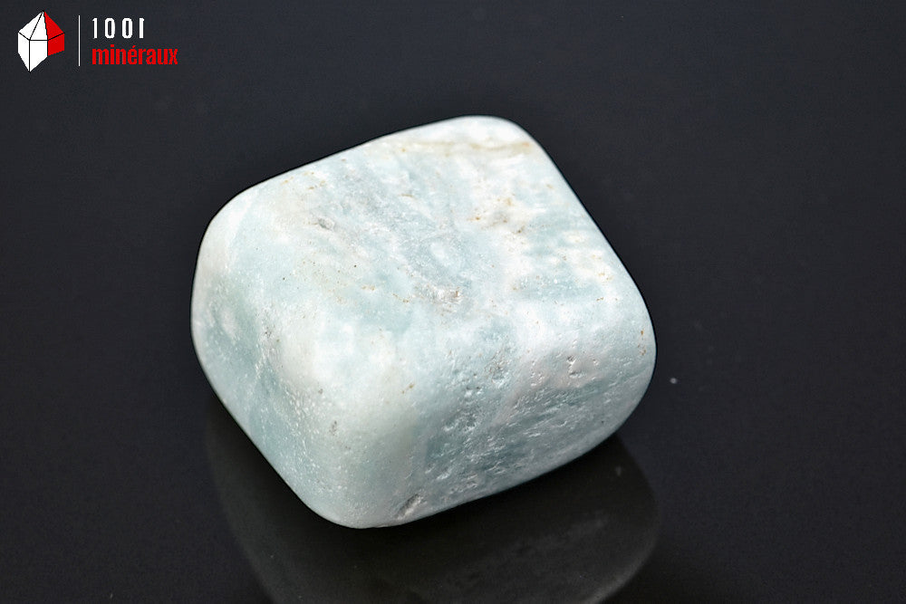 Minéral poli d'aragonite bleue ou calcite des Caraïbes de Madagascar