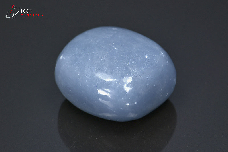 Minéral poli d'angélite bleue du Pérou