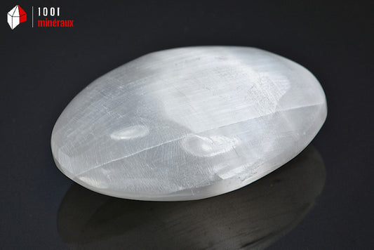 Minéral poli de sélénite blanche