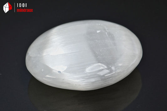 Minéral poli de sélénite blanche