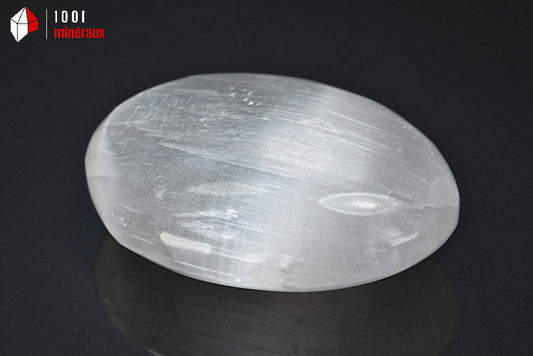 Minéral poli de sélénite blanche