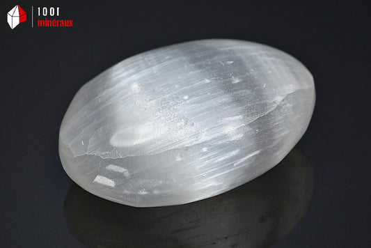 Minéral poli de sélénite blanche
