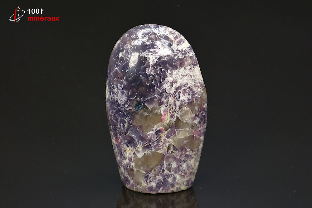 Minéral poli de lépidolite violette en forme libre de Madagascar
