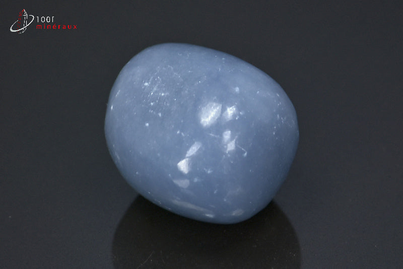 Minéral poli d'angélite bleue du Pérou