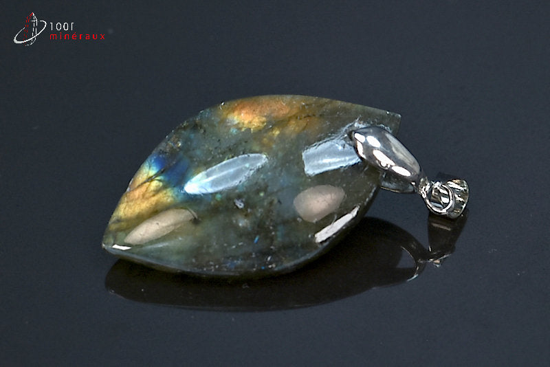 Pendentif poli en labradorite de Madagascar