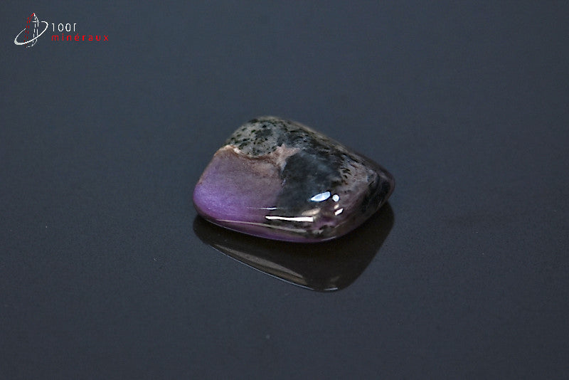 Minéral poli de charoïte violette de Russie
