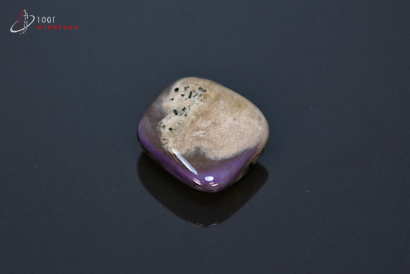 Minéral poli de charoïte violette de Russie