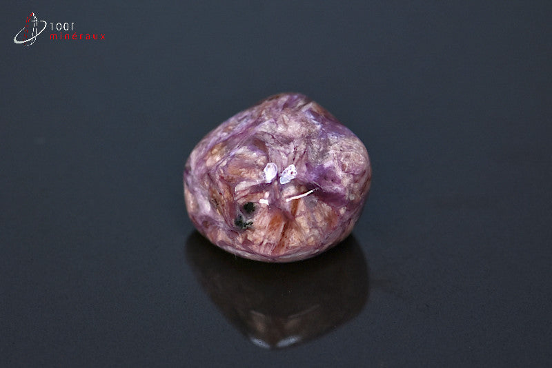 Minéral poli de charoïte violette de Russie