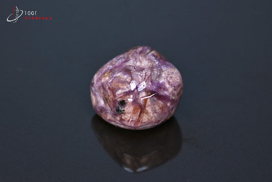 Minéral poli de charoïte violette de Russie