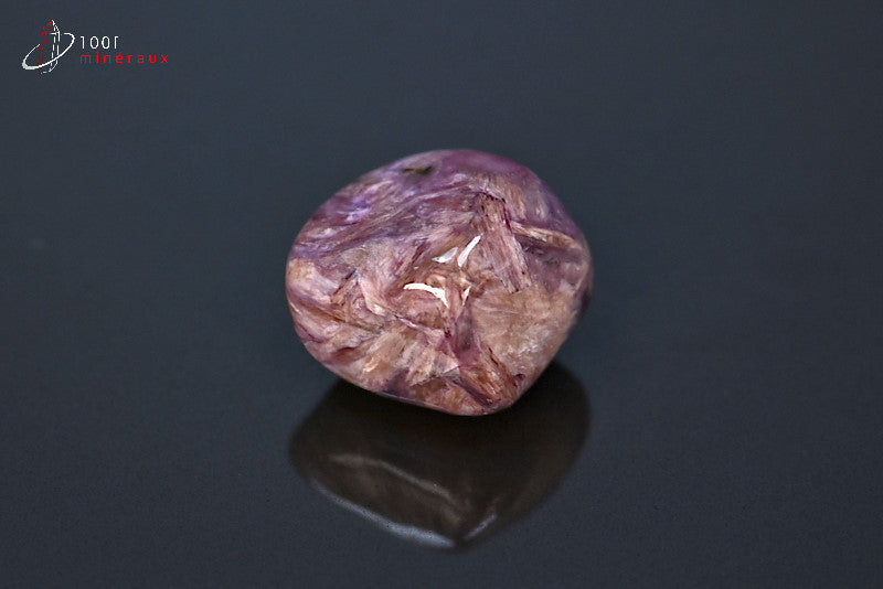 Minéral poli de charoïte violette de Russie