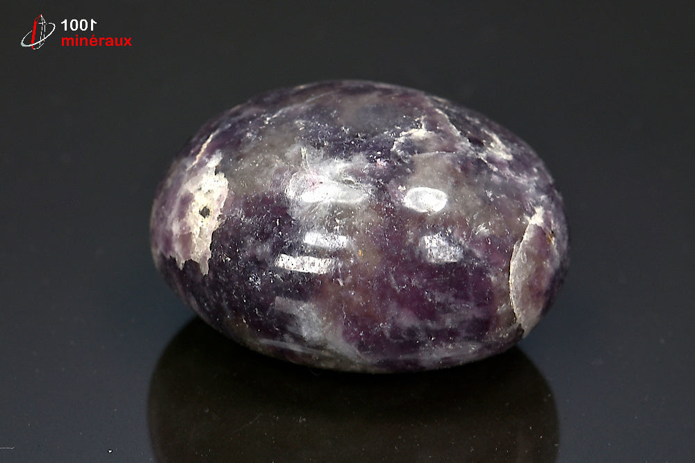 Minéral poli de lépidolite violette en galet de Madagascar