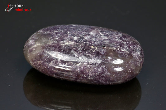 Minéral poli de lépidolite violette en galet de Madagascar