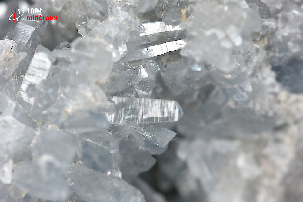 Minéral cristallisé de célestine de Madagascar