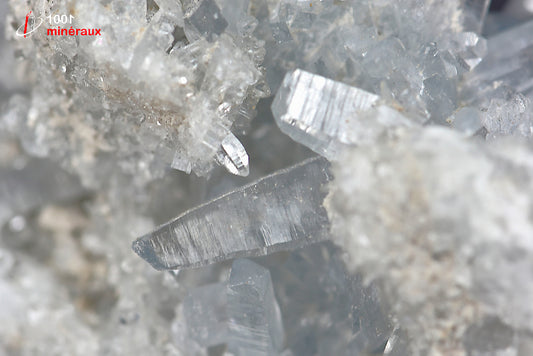 Minéral cristallisé de célestine de Madagascar