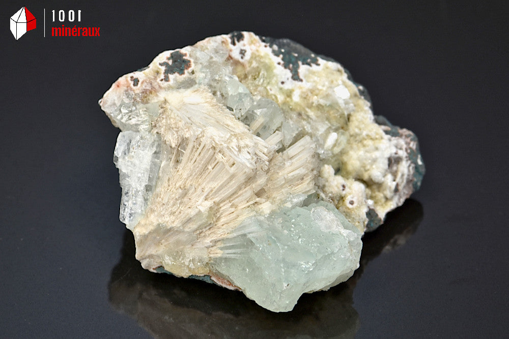 Minéral cristallisé d'apophyllite et de scolécite d'Inde