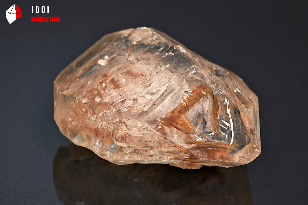 Minéral cristallisé de quartz fenêtre translucide du Maroc