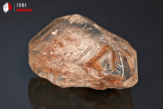 Minéral cristallisé de quartz fenêtre translucide du Maroc
