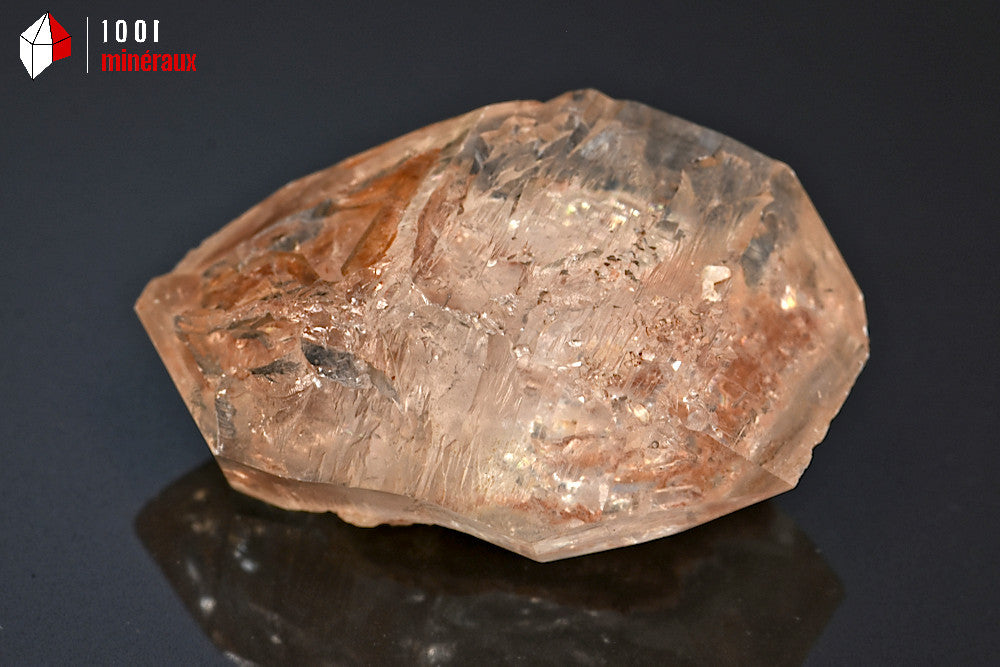 Minéral cristallisé de quartz fenêtre translucide du Maroc