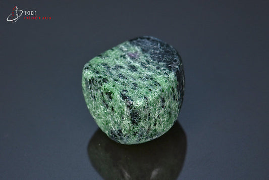 Minéral poli de zoïsite à rubis de Tanzanie