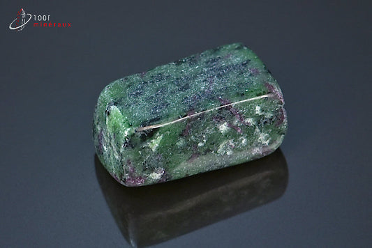 Minéral poli de zoïsite à rubis de Tanzanie