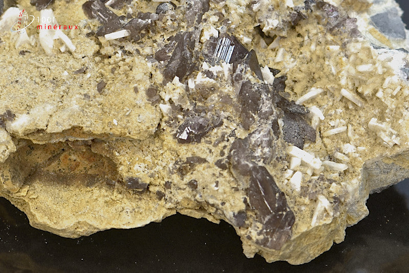 Minéral cristallisé d'axinite de France