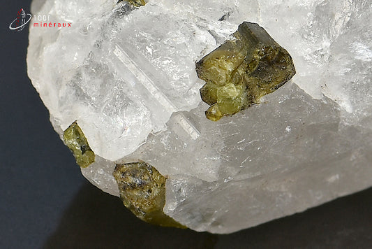 Minéral cristallisé de tourmaline verte ou verdélite du Brésil