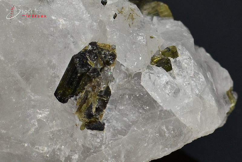 Minéral cristallisé de tourmaline verte ou verdélite du Brésil