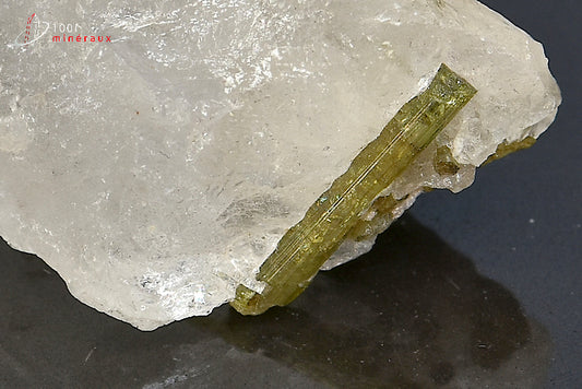 Minéral cristallisé de tourmaline verte ou verdélite du Brésil