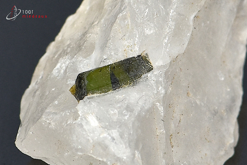 Minéral cristallisé de tourmaline verte ou verdélite du Brésil
