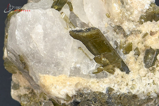 Minéral cristallisé de tourmaline verte ou verdélite du Brésil