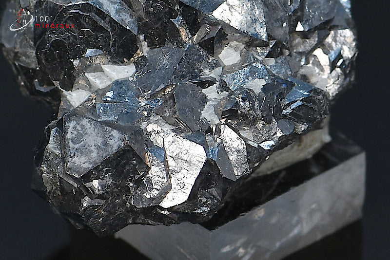 Minéral cristallisé de skuttérudite du Maroc