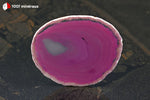 Tranche d'Agate teintée rose du Brésil (circulaire, cercles concentriques, forme géométrique incolore) - 41 g / BL619 - Vignette | 1001 minéraux