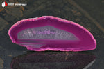 Tranche d'Agate teintée rose du Brésil (allongée, bord rose foncé, centre cristallisé) - 37 g / BL622 - Vignette | 1001 minéraux