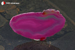 Tranche d'Agate teintée rose du Brésil (allongée, bandes alternant incolore, rose clair et foncé) - 31 g / BL623 - Vignette | 1001 minéraux