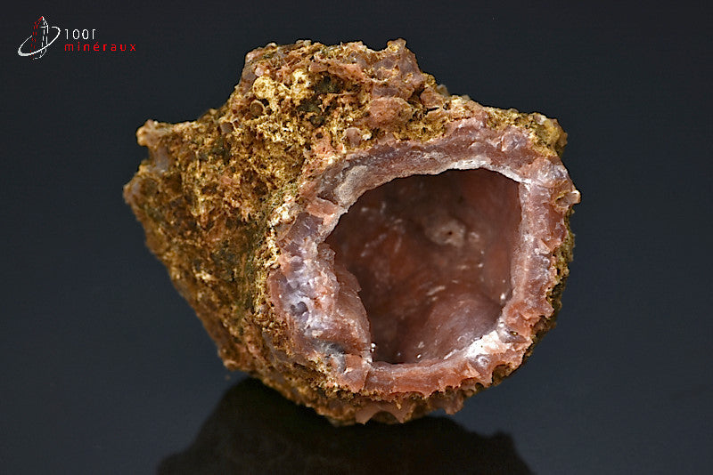 Minéral cristallisé de géode de calcédoine rouge du Maroc