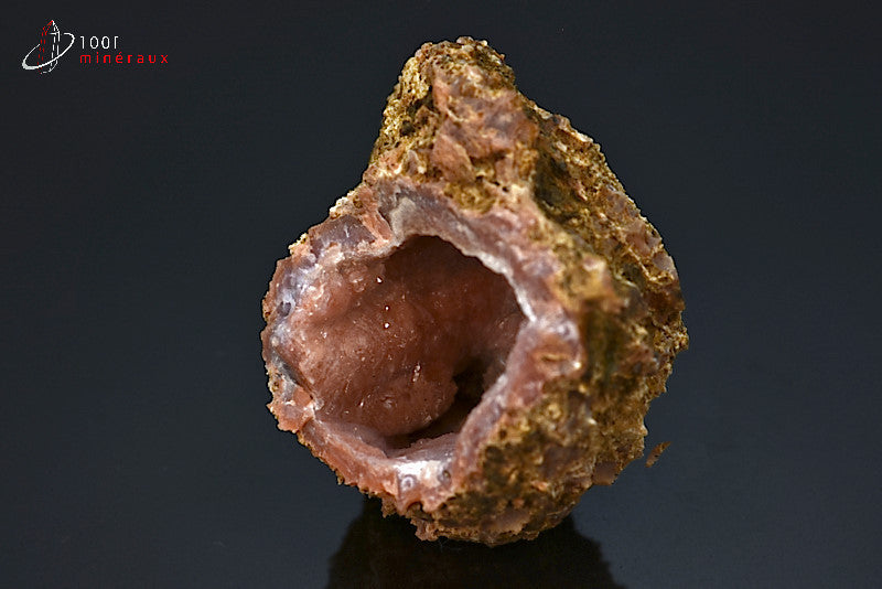 Minéral cristallisé de géode de calcédoine rouge du Maroc