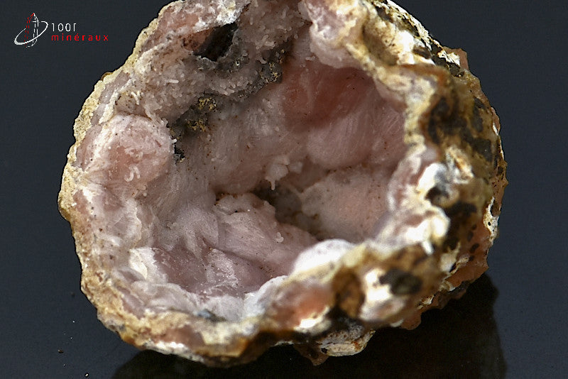 Minéral cristallisé de géode de calcédoine rouge du Maroc