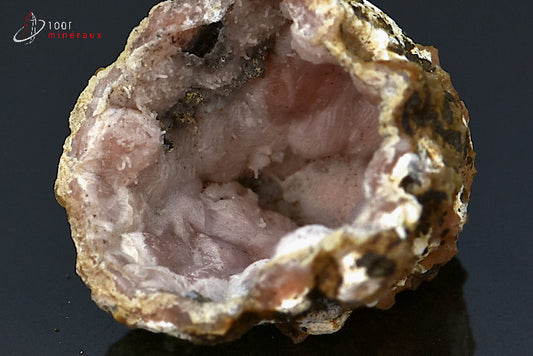 Minéral cristallisé de géode de calcédoine rouge du Maroc