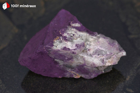 Purpurite sur Quartz blanc du Portugal - Vue de profil, 5,2 x 4,3 x 2,8 cm - 92 g - BL844
