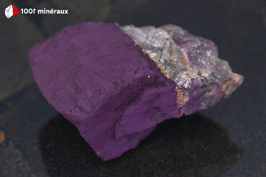 Purpurite sur Quartz blanc du Portugal - Vue d'ensemble, violet foncé intense - 92 g - BL844
